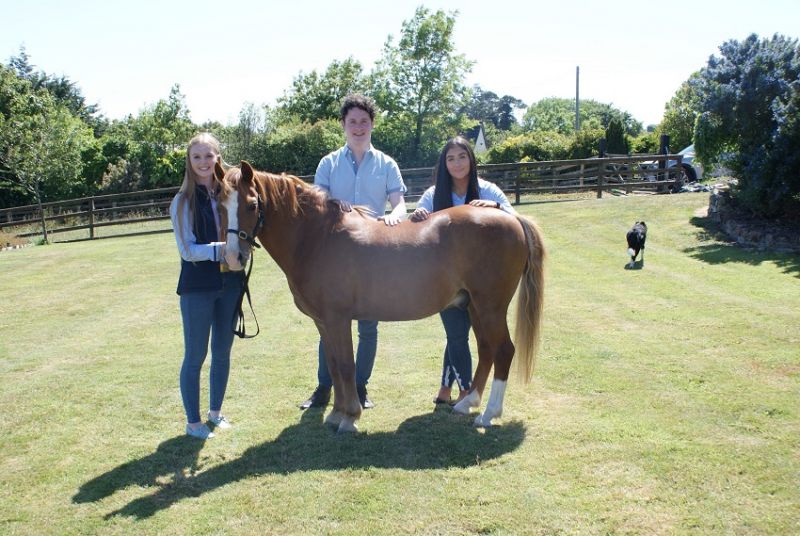 Ulster University students pitch ‘Crafted Equestrian’ business ideas to international investors in Philadelphia image