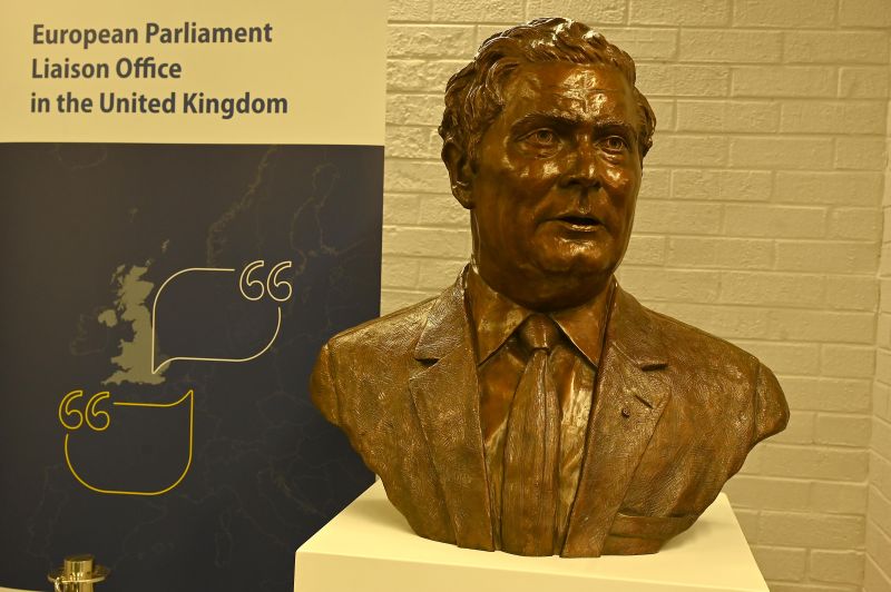 Prestigious European Parliament exhibition marking John Hume’s historic Nobel Peace Prize unveiled at Ulster University Coleraine   image